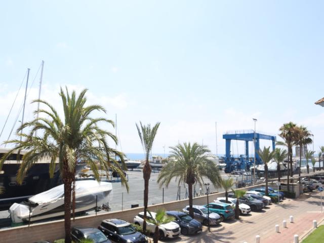 Charming studio for rent in Puerto Sotogrande with sea views