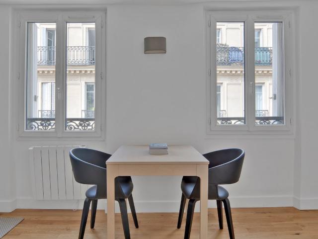 Charming Studio in the Heart of Paris, Paris Amsterdam Apartments for Rent