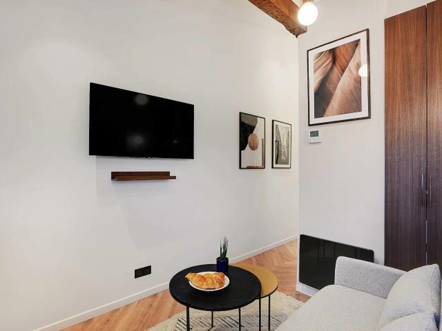 Charming Studio of 11m2 located in the 17th district of Paris. Close to transport
