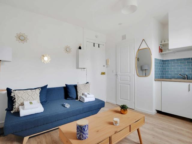 Charming studio of 14m² at 3 min from the Victor Hugo square Equipped and functional