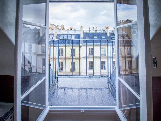 Charming Studio with Balcony and Skyline Views in Paris, Paris Amsterdam Apartments for Rent