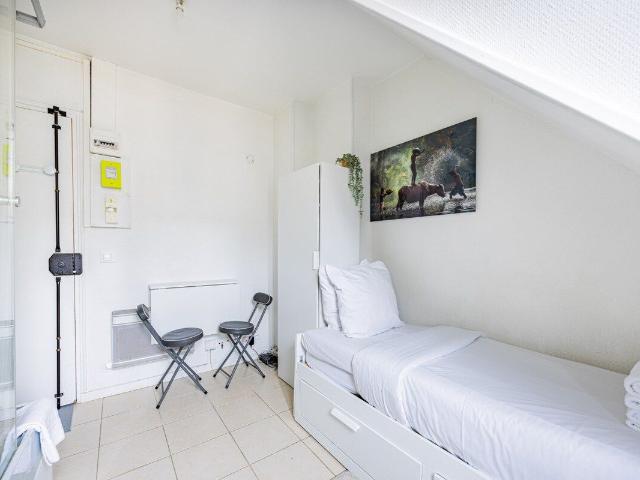 Charming Studio with Elevator in the Heart of the 10th Arrondissement, Paris Amsterdam Apartments for Rent