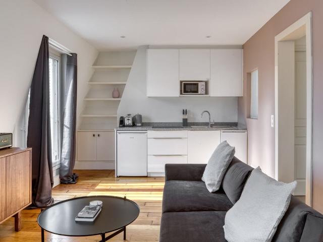 Charming Studio with Paris City Views, Paris Amsterdam Apartments for Rent