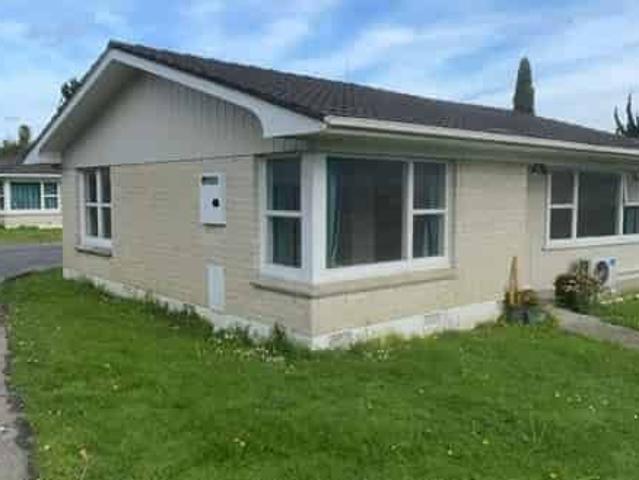Charming & Sun Soaked 2 Bedroom Unit – Your Perfec
