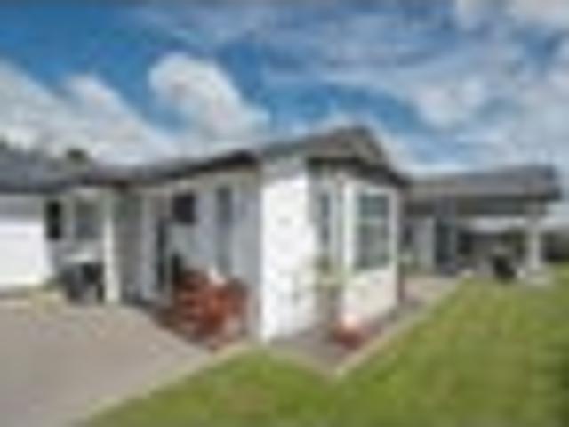 Single Level Brick Beauty Bring the Motor Home