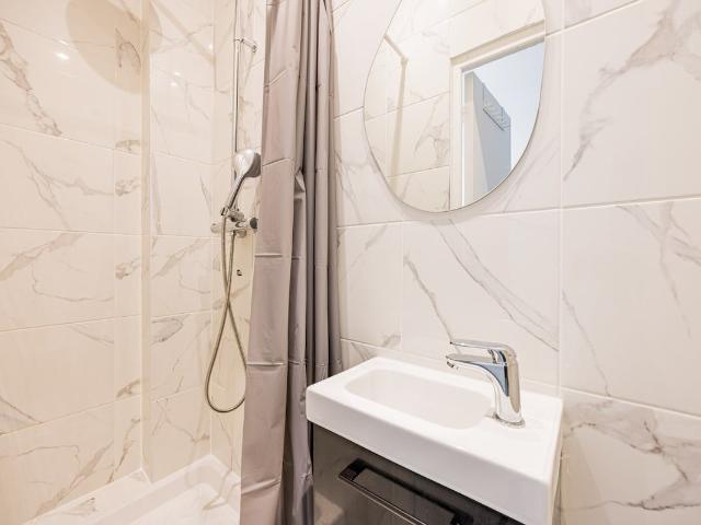 Charming Sunny Studio with AC near Avenue Foch, Paris Amsterdam Apartments for Rent
