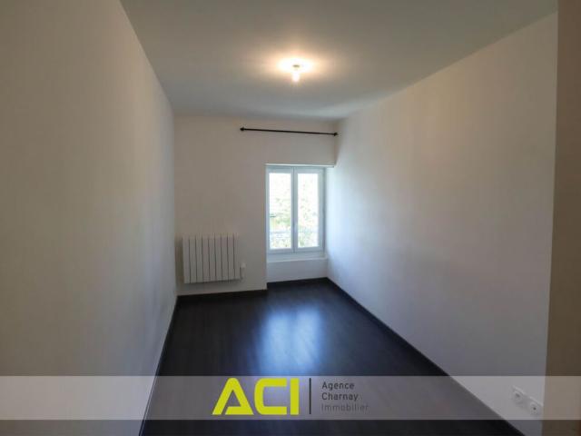 CHARNAY LES MACON CENTRE – BEL APPARTEMENT T2 ANCIEN