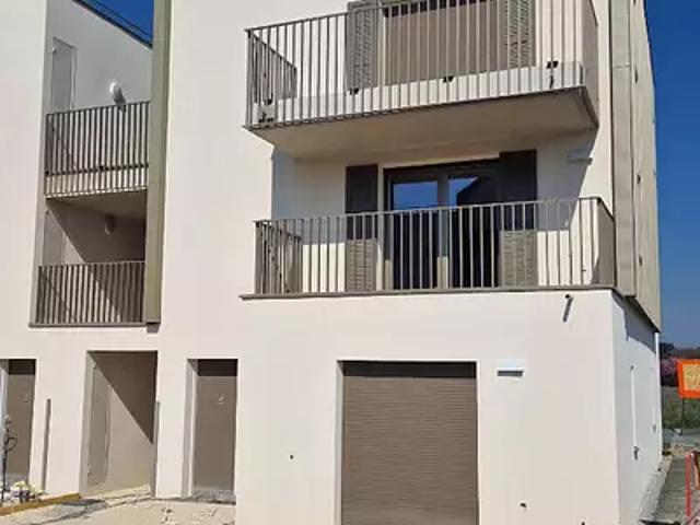 Chartres 28000 Location appartement 4 pièces t4 au dernier étage cave