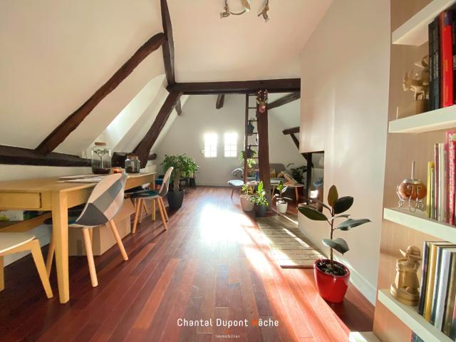 CHARTRES BASSE VILLE Appartement de charme dans un bel immeuble à colombages du XVIIème