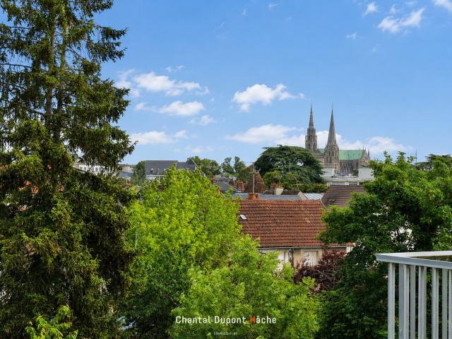 CHARTRES COMTESSES Appartement rénové de 70m2 avec balcons, 2 chambres