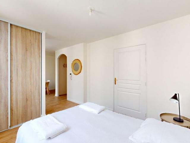 Chartres Juillet 145 — Studio Privé 145