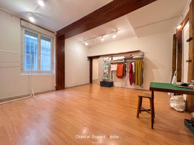 CHARTRES RUES PIETONNES Local commercial à vendre en rez de chaussée d'environ 110m2