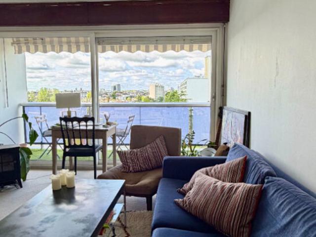 CHARTRONS BEAU T3 AVEC VUE EXCEPTIONNELLE DANS UNE RESIDENCE 70'