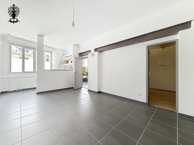 Chartrons: immeuble 160m2 comprenant un local commercial et. 160m² Bordeaux