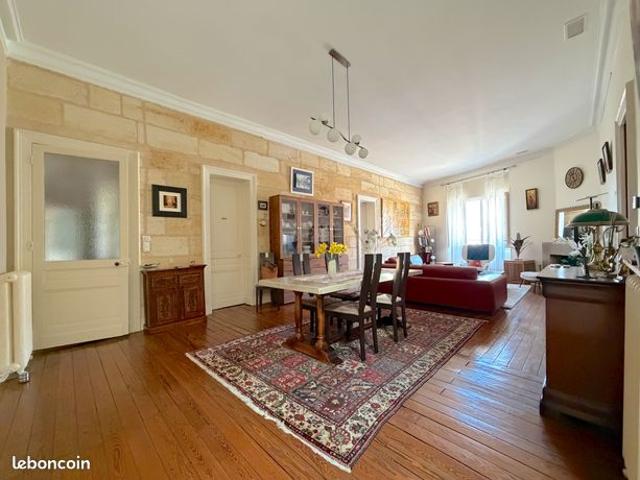 CHARTRONS proche tram B et C Appt 201 m2 comme une MAISON: ENTREE PRIVATIVE EXCLUSIVE 4 CH BUREAU PATIO 11 m2