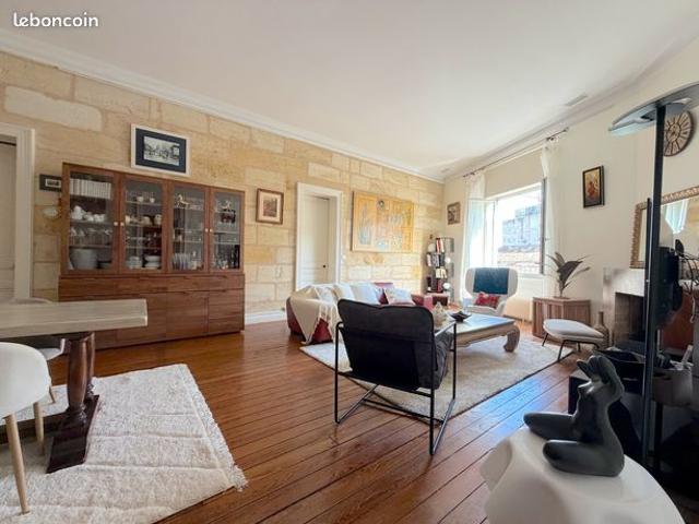 CHARTRONS proche tram B et C Appt 201 m2 comme une MAISON: ENTREE PRIVATIVE EXCLUSIVE 4 CH BUREAU PATIO 11 m2