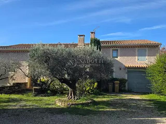 Cheval Blanc 84460 Location maison 5 pièces t5 au dernier étage terrasse