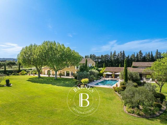 Cheval Blanc – Mas En Pierre D’Exception 390 M² – 5 Chambres. 390m² Cheval Blanc