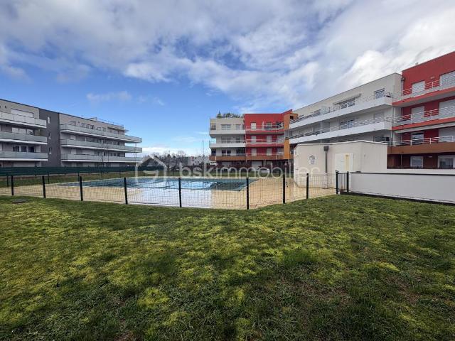 Chevigny: Appartement 3 pièces de 64m² dernier étage/terrasse avec garage et piscine