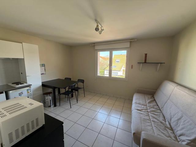 Chevigny Saint Sauveur: beau studio meublé récent