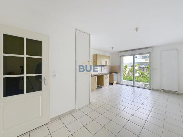CHEVIGNY SAINT SAUVEUR / TERRASSE ET JARDIN DE 70 M2
