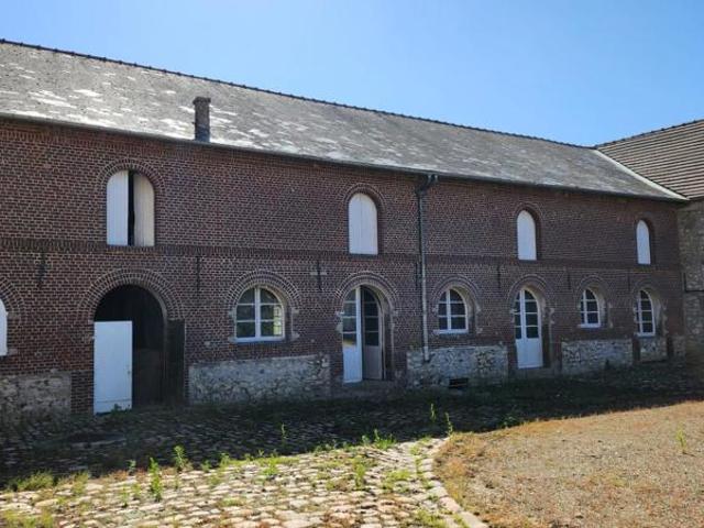 CHEVREVILLE 60 Grange en pierre à aménager 489m²