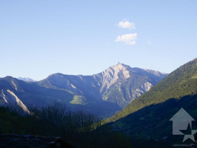 Chez les Reuses, maison et grange attenante à rénover. Vue imprenable