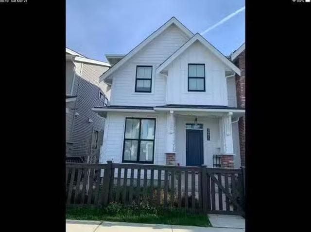 Cheap 4 BR House for rent in Langley, Langley, Up Stair 19670.