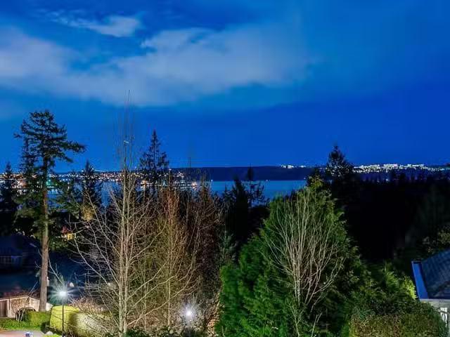 Cheap 4 BR House for rent in Vancouver, West Vancouver, 4751 H.