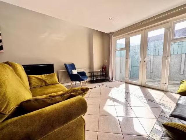 Rental! 53 Sandhurst Gardens