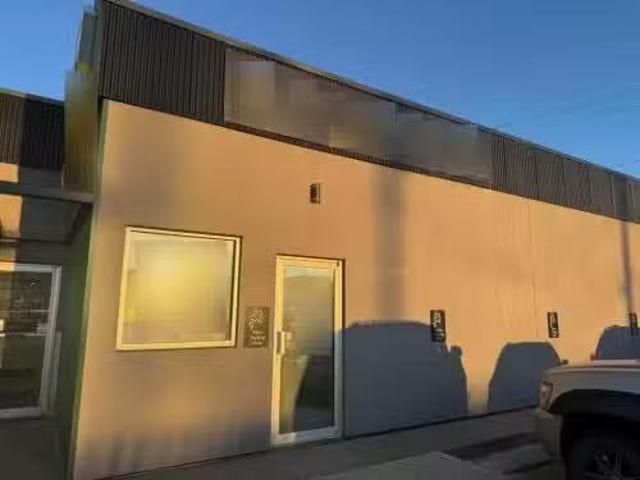 For Rent! 1022 1 Avenue, Beaverlodge, AB, T0H 0C0 commercial.