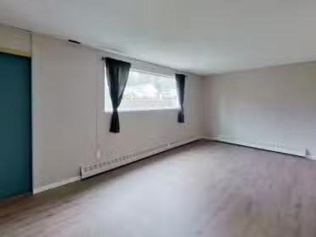 Deal! 107 Chetamon, Hinton, AB, T7V 1G5 house for lease Lis.