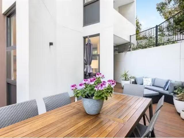 Cozy 110/34 Railway Crescent, JANNALI Apartment for rent List.