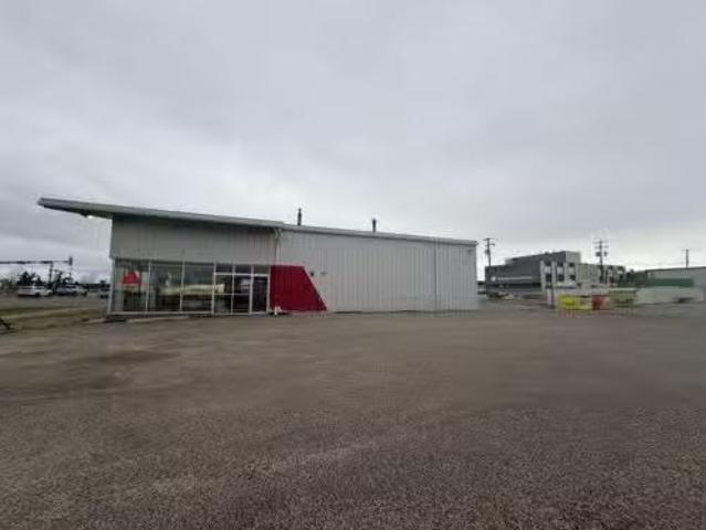 Just in! 11507 100 Street, Grande Prairie, AB, T8V 2N7 comme.