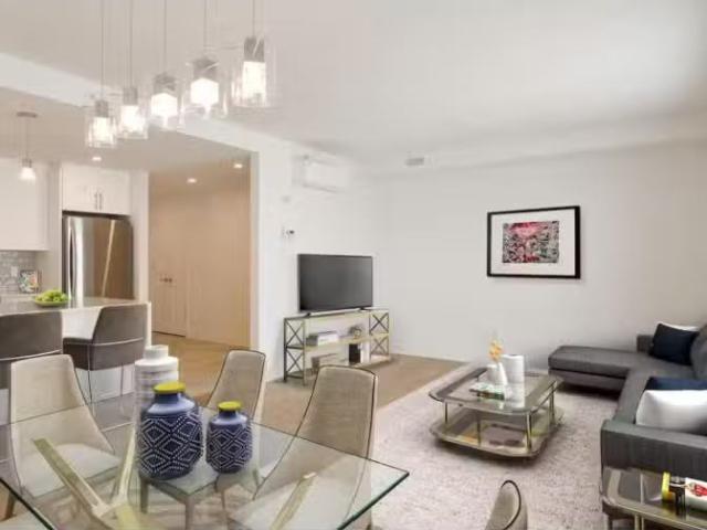 Unique 1 BR For rent: 1555 Boul. Laval, #403, Laval Laval des.
