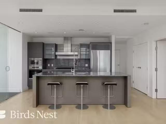 Cheap 2 BR Apartment for rent in Vancouver, Vancouver West, 43.