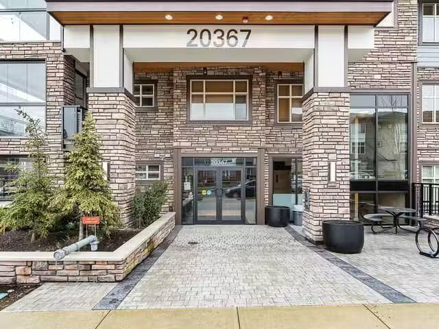 Cheap 2 BR Apartment for rent in Langley, Langley, Avenue, 263.