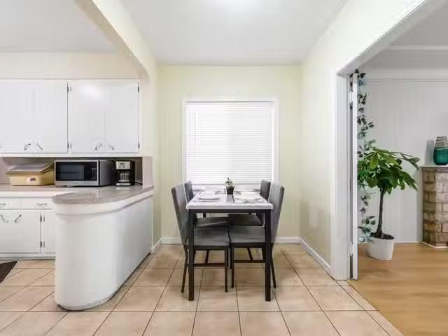 Cheap 2 BR House for rent in Vancouver, Vancouver East, Upstai.