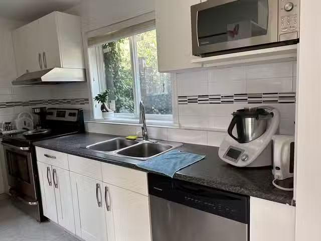 Cozy 2 BR House for rent in Vancouver, Vancouver West, Laneway.