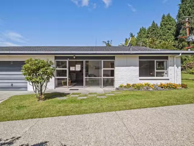 Unique 2 BR Spacious Sunnybrook Unit First National Real Est.