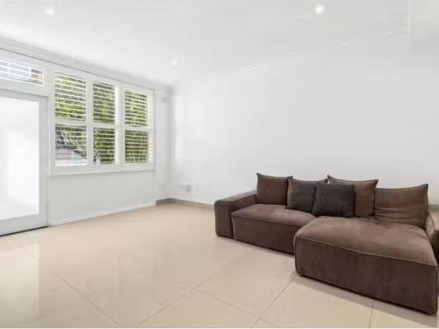 Nice 2 BR 123 127 Alfred Street, SANS SOUCI Townhouse for rent.