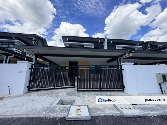 Cheap/ 2.5 storey/ new semi D house/ semaba area/ attic floor/ nice house