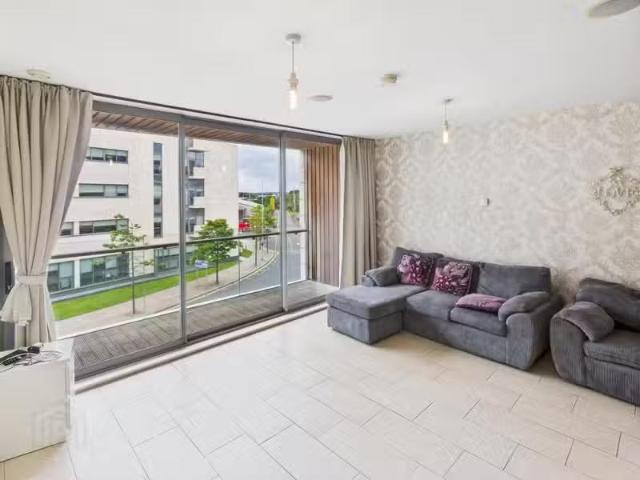 Just in! 3 15 The Arc, 2j Queens Road