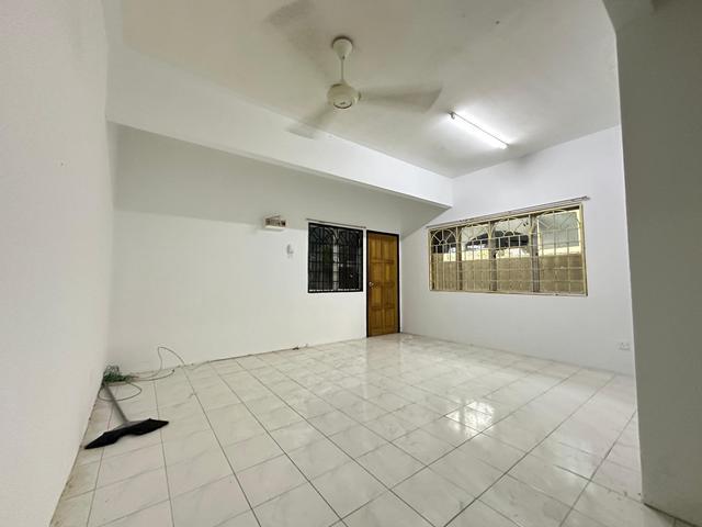 Cheap TownHouse Ground Floor Rawang Putra Rawang Town