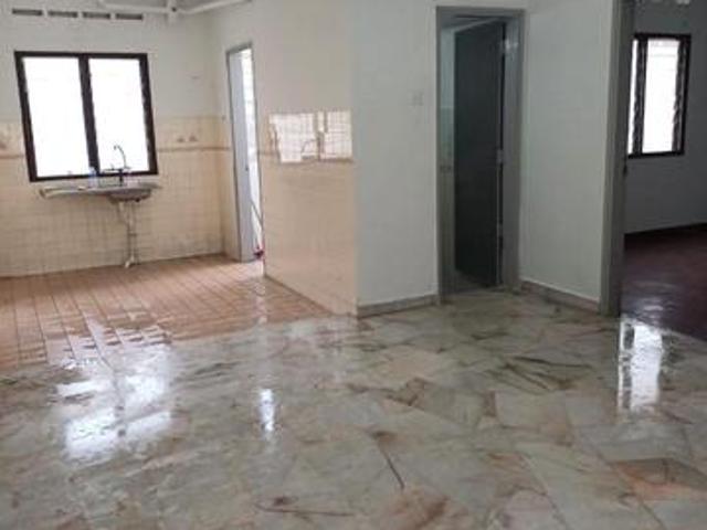 Cheap USJ 3 bedrooms near LRT Freehold