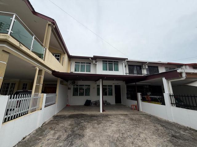 Cheap Well Maintain Landed House For Rent in Kolombong Iramanis