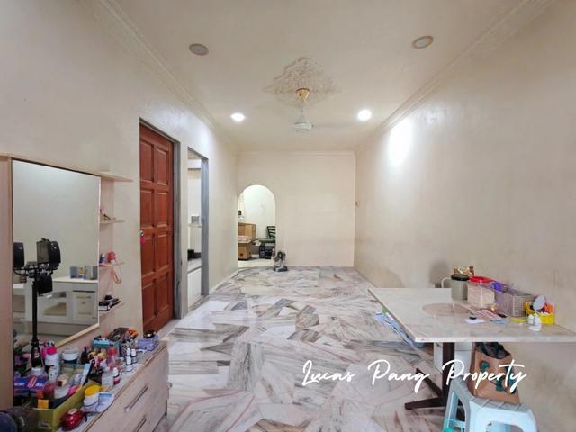 CHEAP WORTH1Storey Renovated Unit TAMAN KELADI Investment