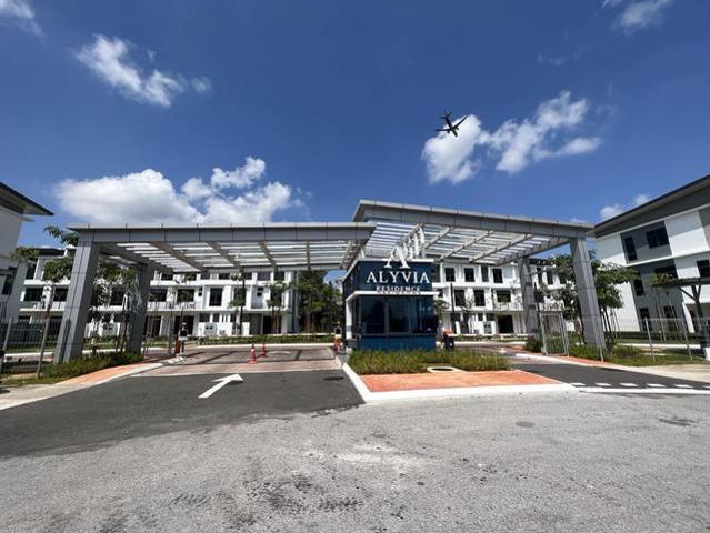 Cheap Alyvia Townhouse upper unit 1582 sqft next tunku putra schoo