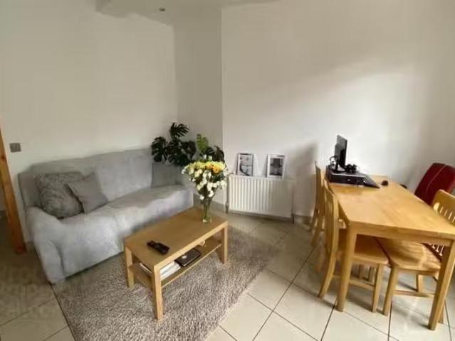 Charming Apartment A, 1 Ashley Avenue