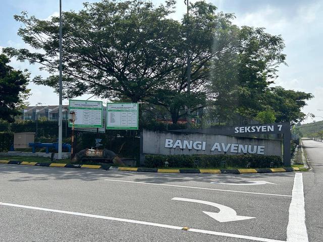 CHEAP Bangi Avenue 3 Storey Terrace Freehold 7 Room